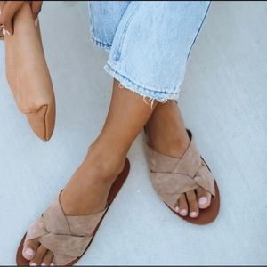 VICI Poolside Faux Suede Criss Cross Sandal Slides Women’s Sz 10